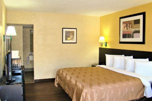 Baymont by Wyndham Front Royal Near Shenandoah National Park image 12